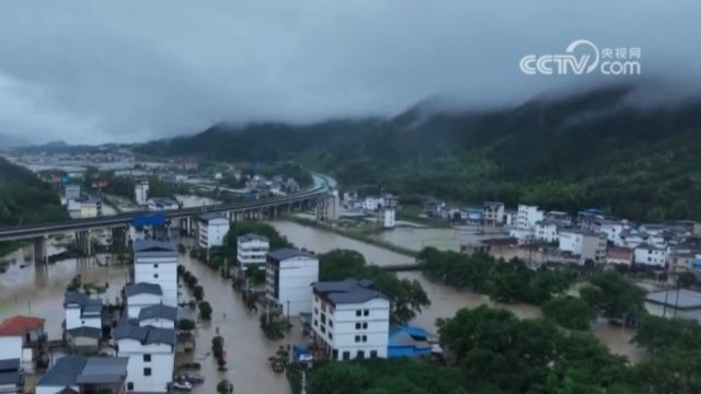 广西资源遭遇强降雨,致交通受阻,当地全力组织抢险