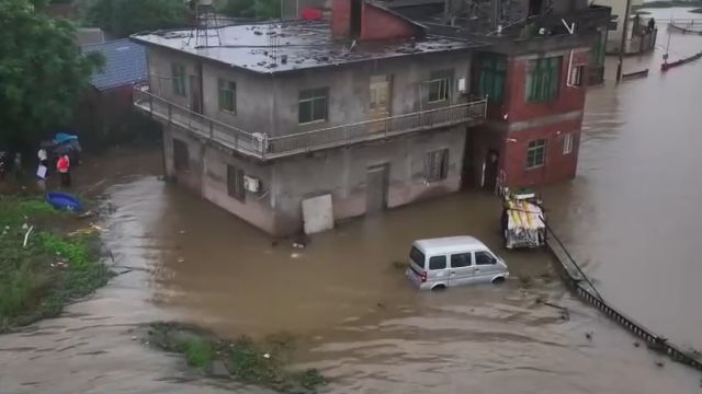 江西都昌:出现多处渗透险情,当地迅速行动紧急处置