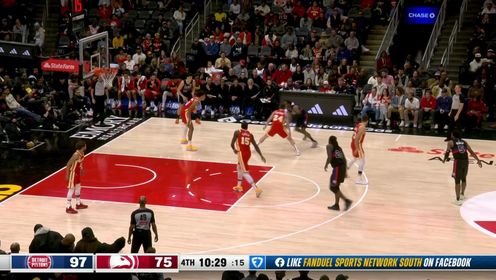 《NBA全场集锦》卡佩拉送出钉板大帽 杰伦约翰逊一步登天双手暴扣肆意消遣