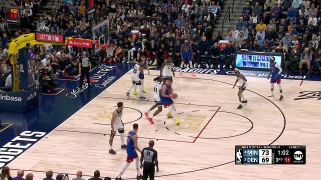 亮出绝活！约基奇顶着防守翻身强投制霸禁区