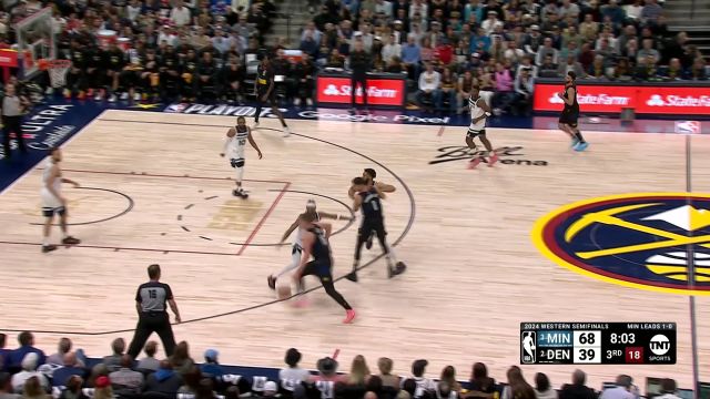 还没得放弃的时候 约基奇长驱直入大跨步上篮顽强追分