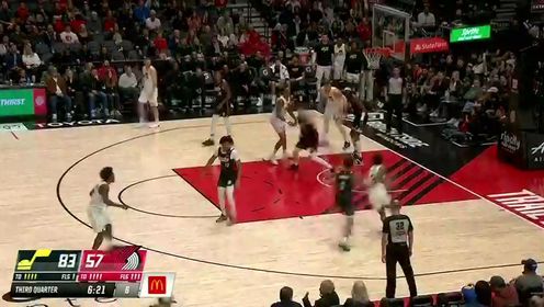 《波特兰开拓者》【回放】NBA常规赛：爵士vs开拓者第3节英文原声回放