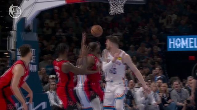 艺术级妙传！哈腾脑后长眼尽显球场想象力